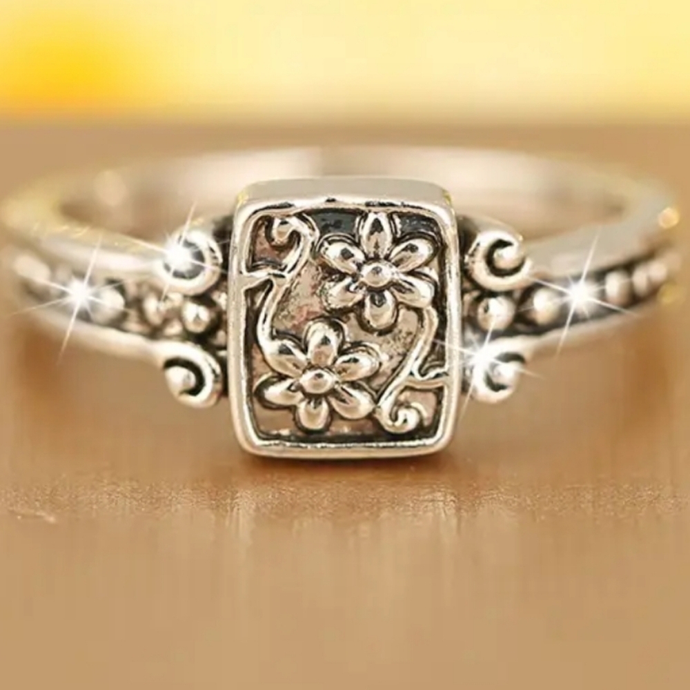 Vintage Vibe Bohemian Flower Ring Silver Tone